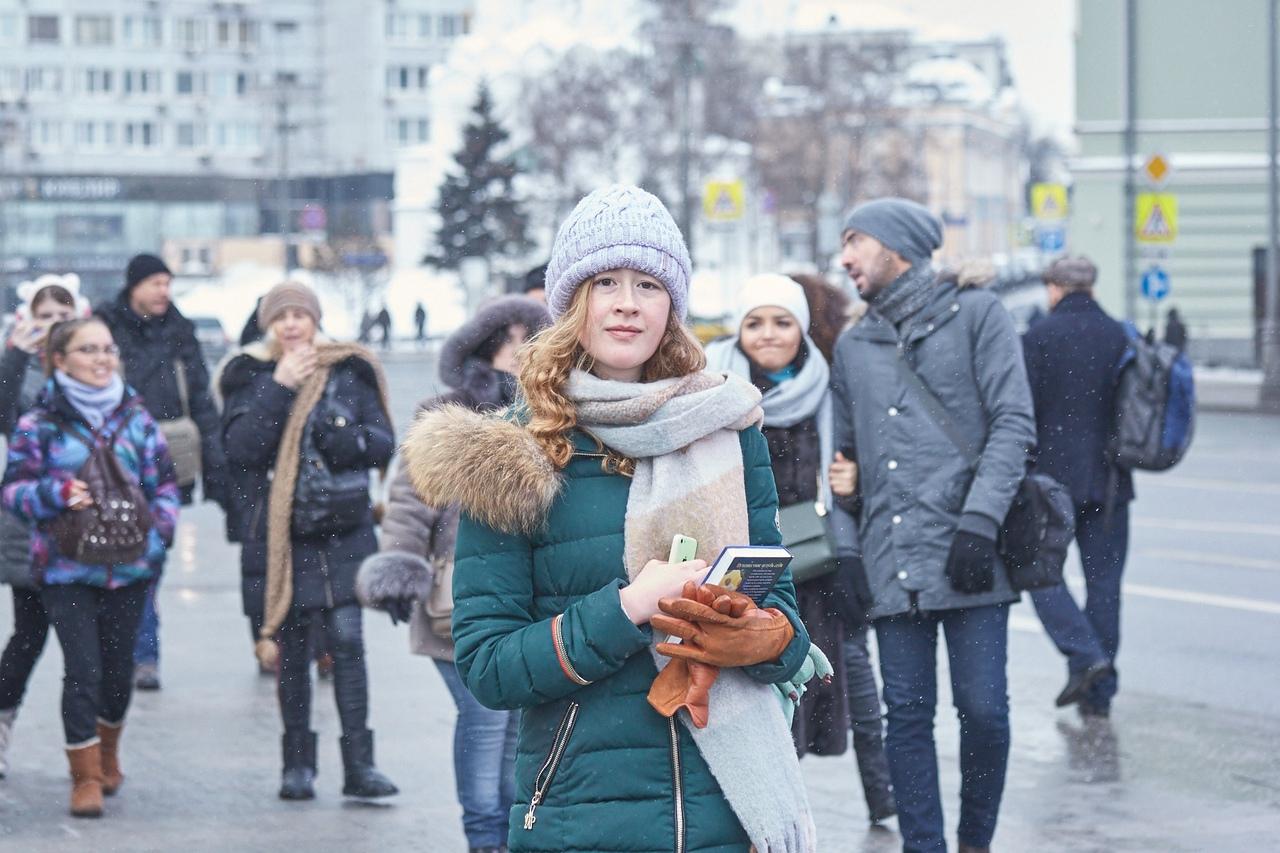 Новогодняя маха-харинама на московском Арбате