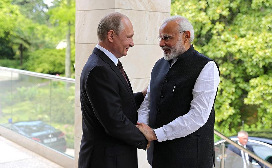 Владимир Путин наградил Нарендру Моди орденом Святого апостола Андрея Первозванного