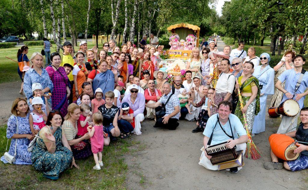Экстатичная Ратхаятра в Барнауле