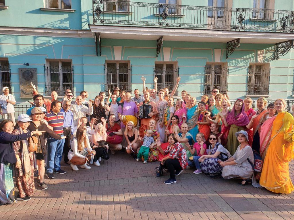 Вайшнавы московских харинам поздравили кшатриев с Днем города