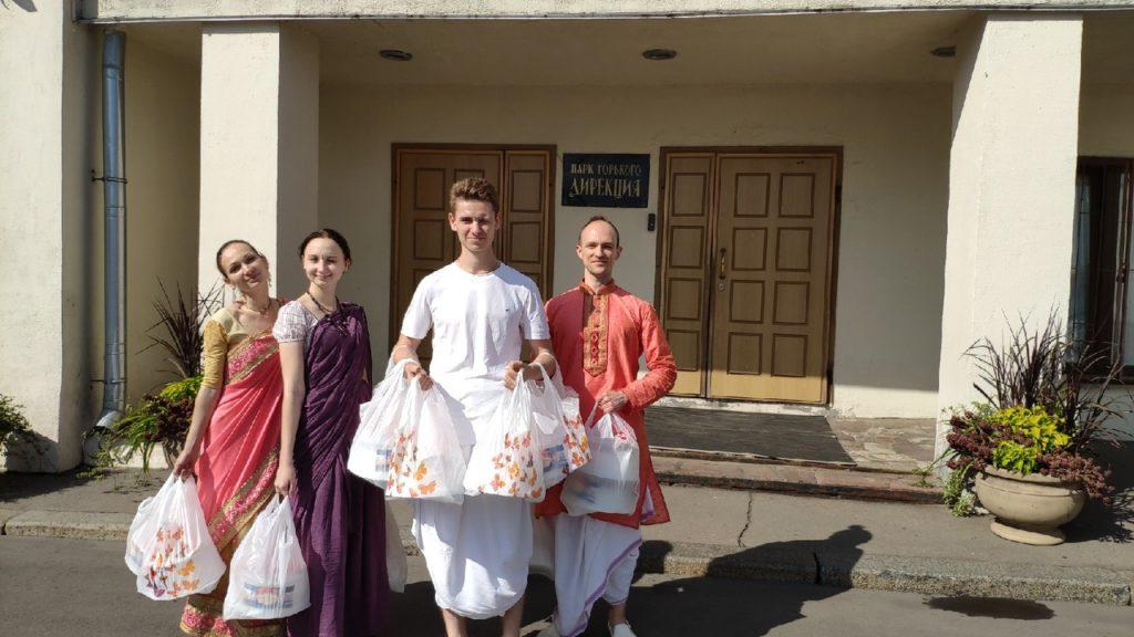 Вайшнавы московских харинам поздравили кшатриев с Днем города