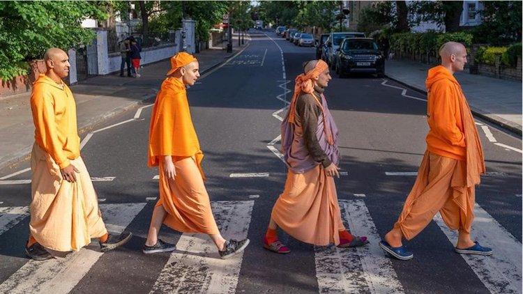 ИСККОН Англии воссоздает обложку альбома «Abbey Road» на свое 50-летие