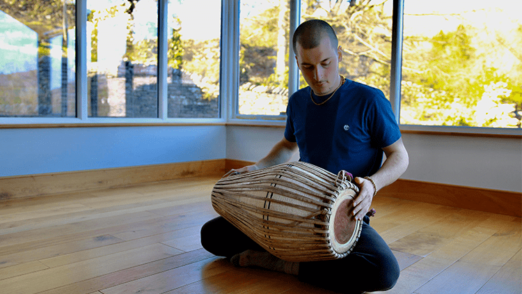 Kirtan Space предлагает бесплатный онлайн-курс киртана во время CoViD-19