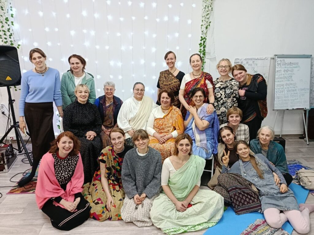 Это изображение имеет пустой атрибут alt; его имя файла - vaishnavi-sanga-in-tver-focusing-on-support-and-engagement-1024x768.jpg